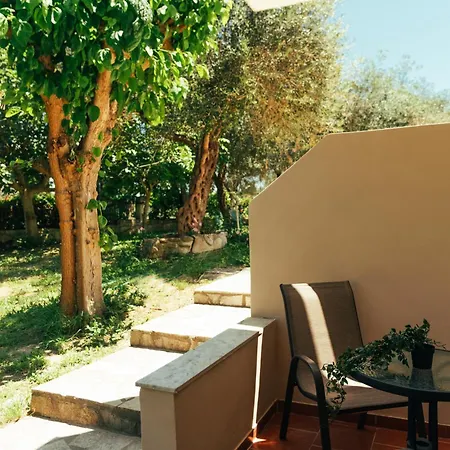 Calypso Apart Otel Kávos